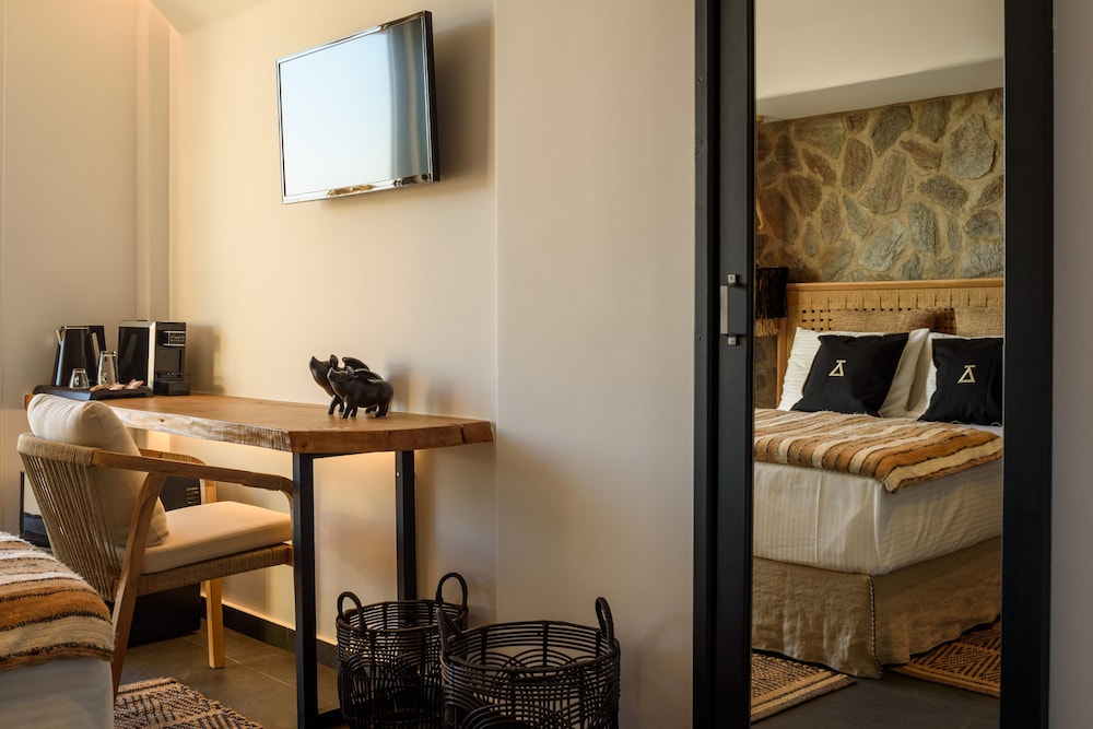 VRACHOS SUITES MYKONOS 55/75