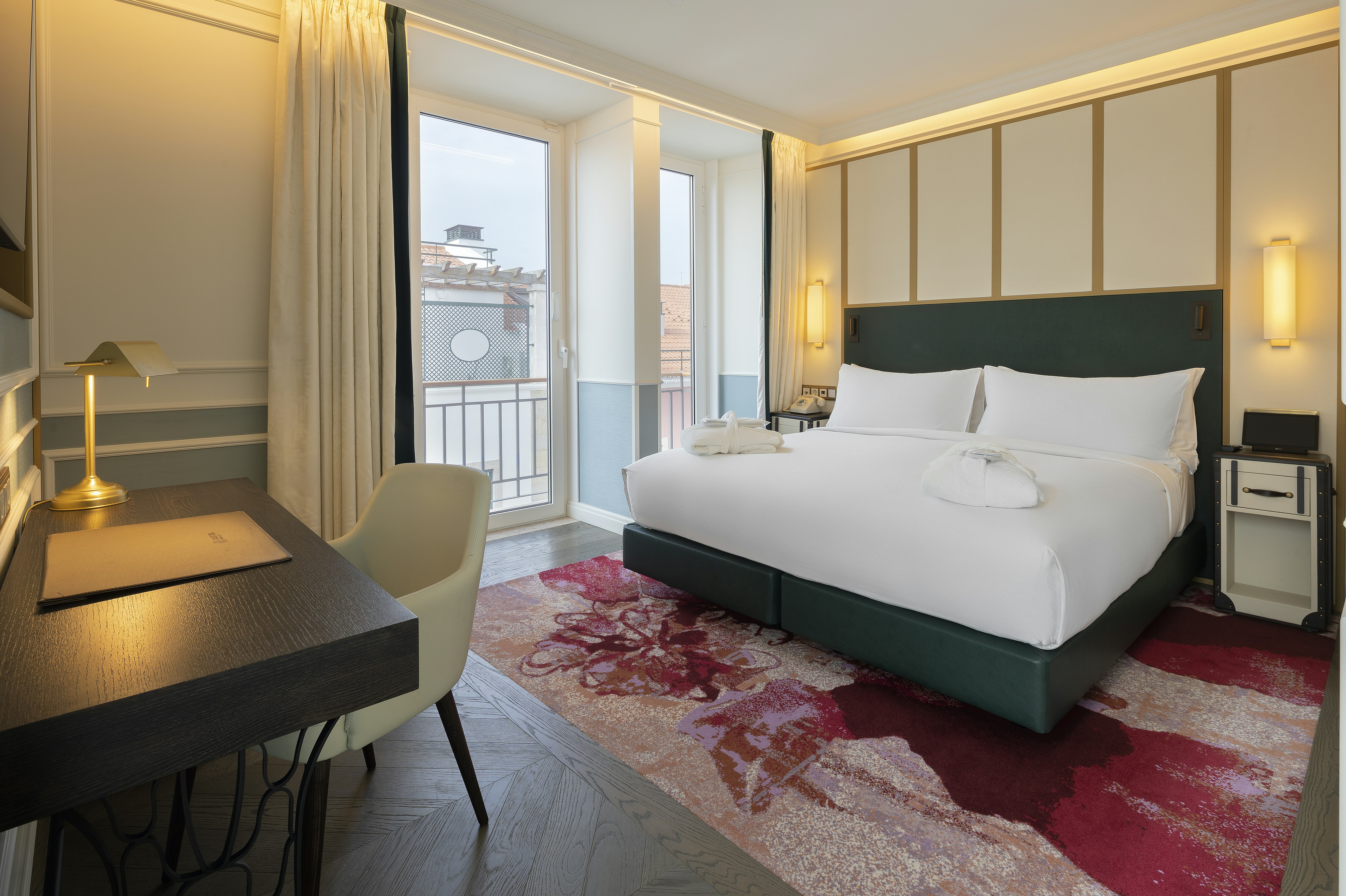 EMERALD, SUITE