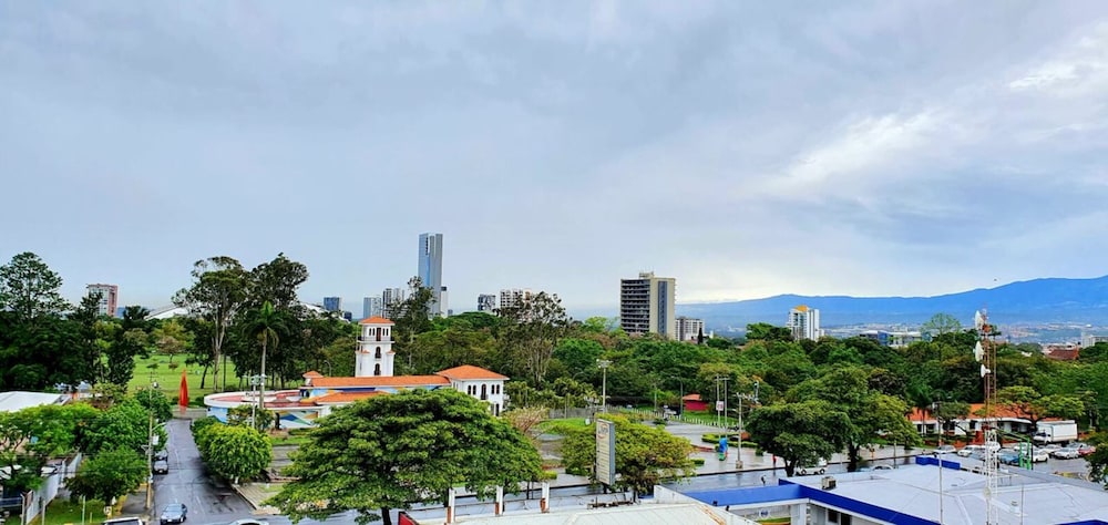 Parque Del Lago Hotel 65/72