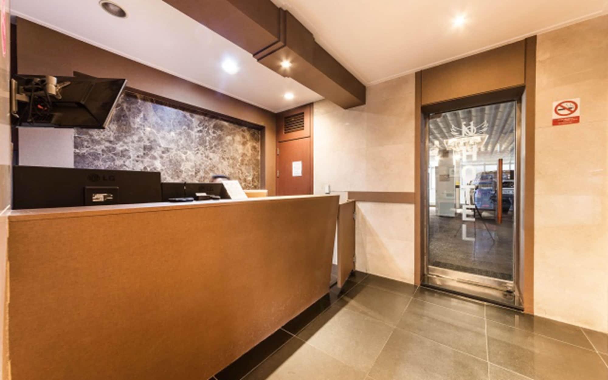 No 1 Hotel 3/44
