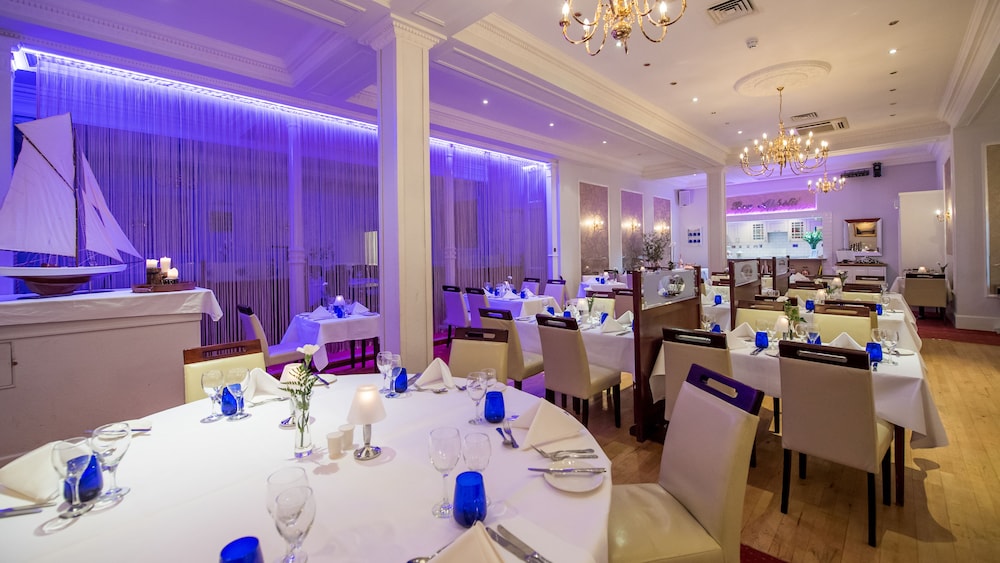 The Royal Hotel 34/40