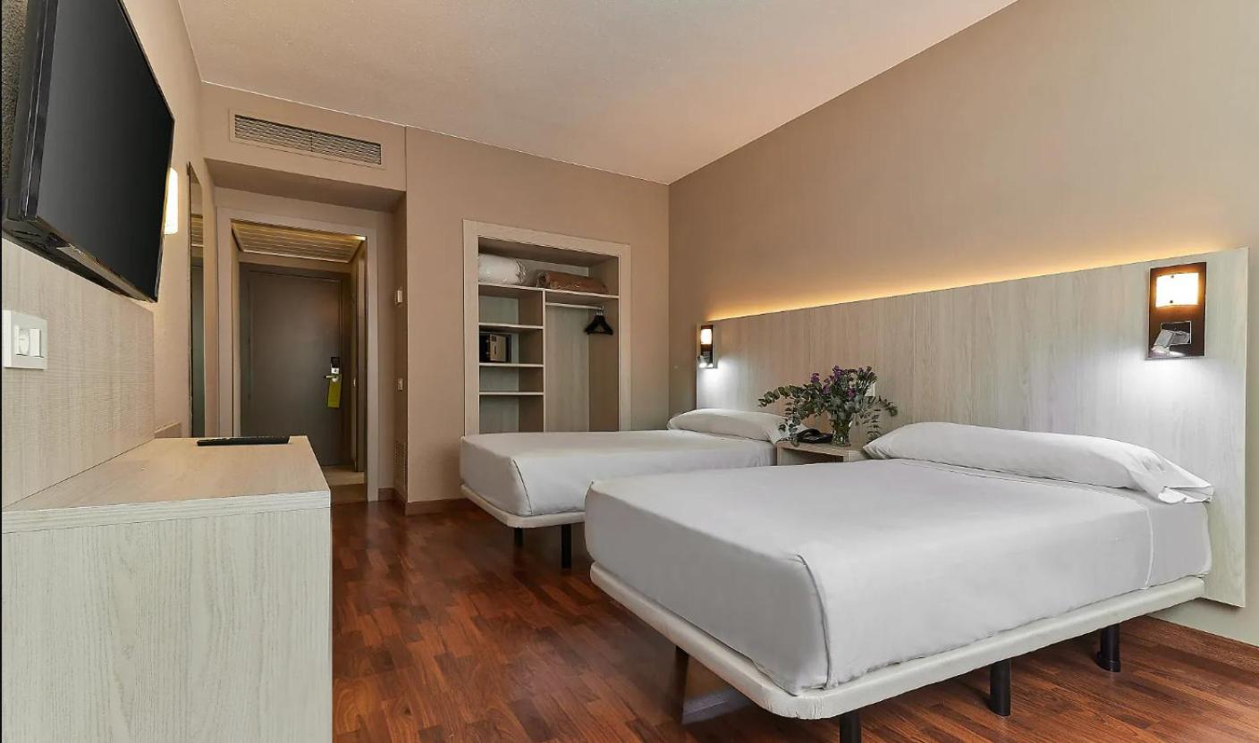 ROOM, TRIPLE