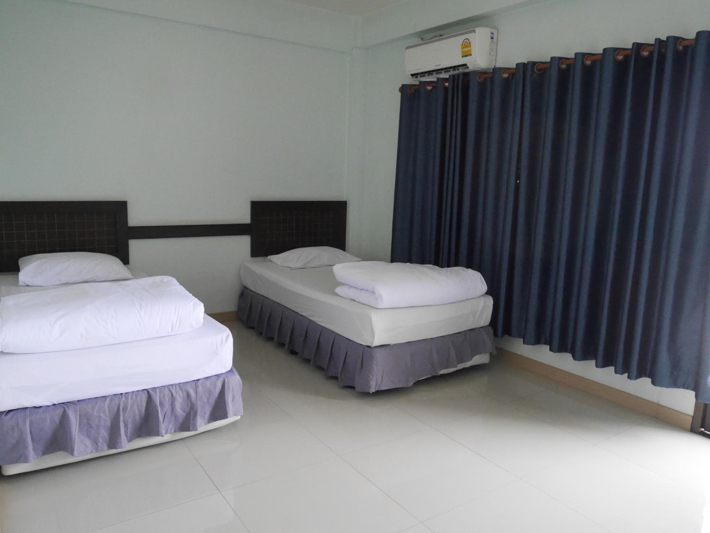 Room, Twin Beds, with Fan