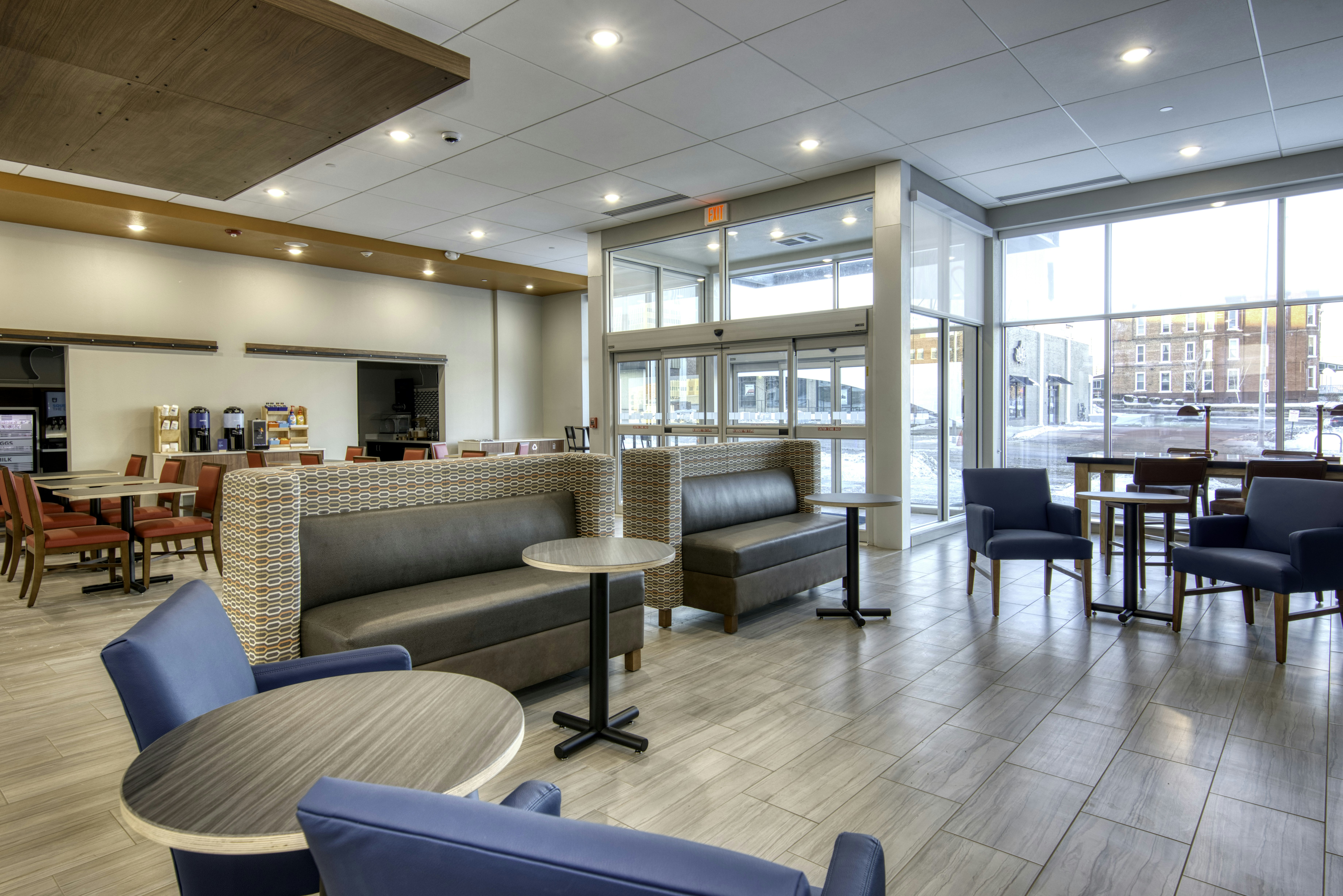 Holiday Inn Express and Suites Omaha Downtown Old Market 33/52