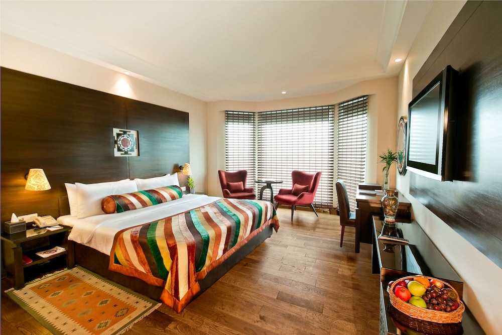 SUPER, DELUXE, KING BED