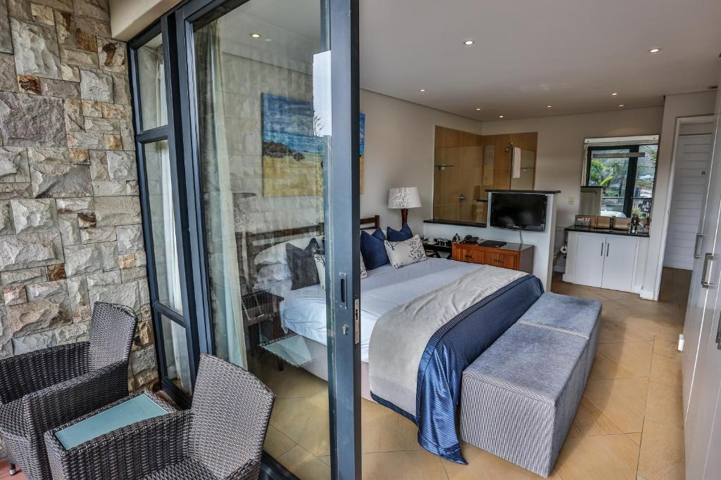 Upstairs, Standard, Garden View