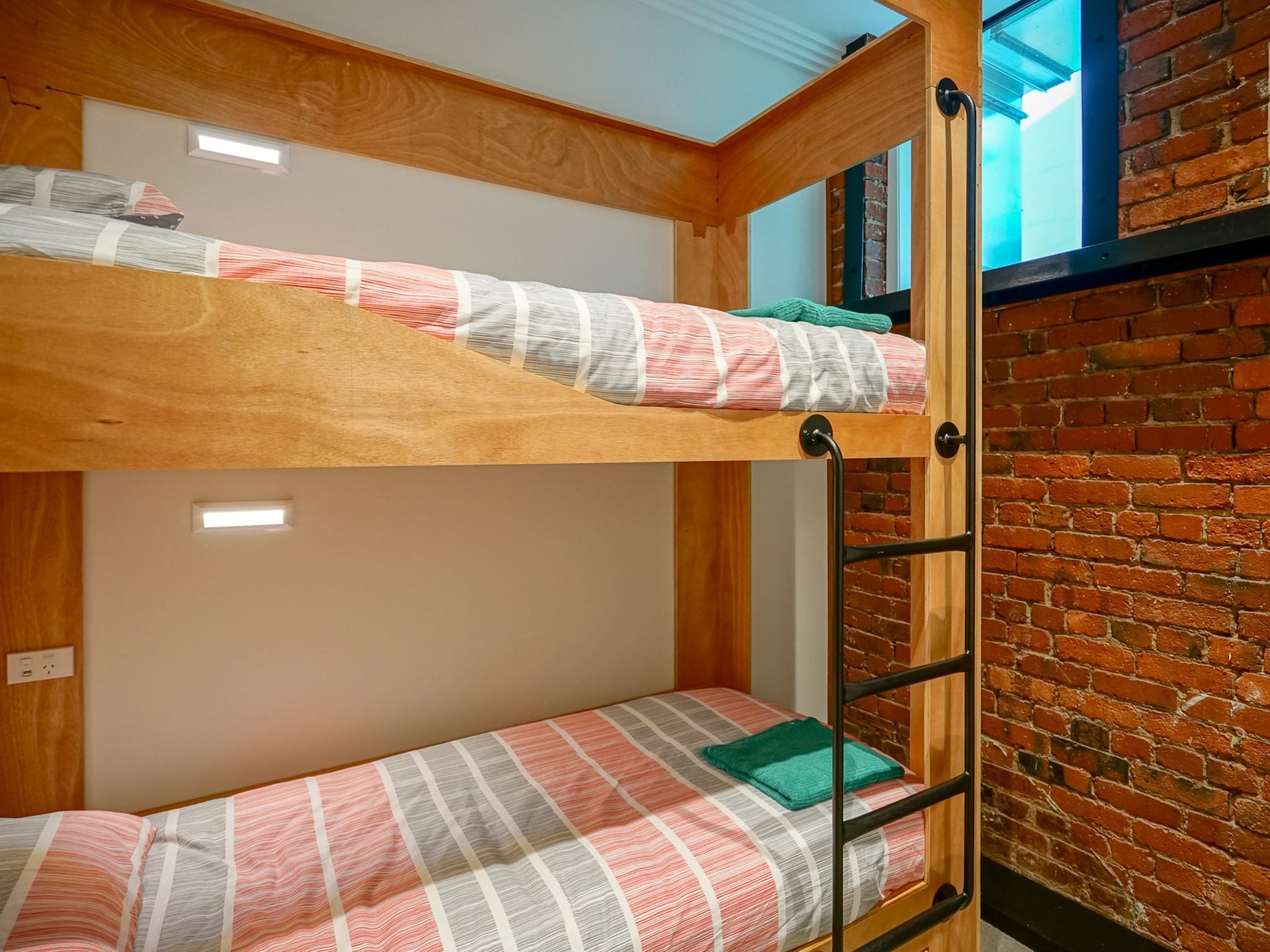 FEMALE DORM, 6 BEDS