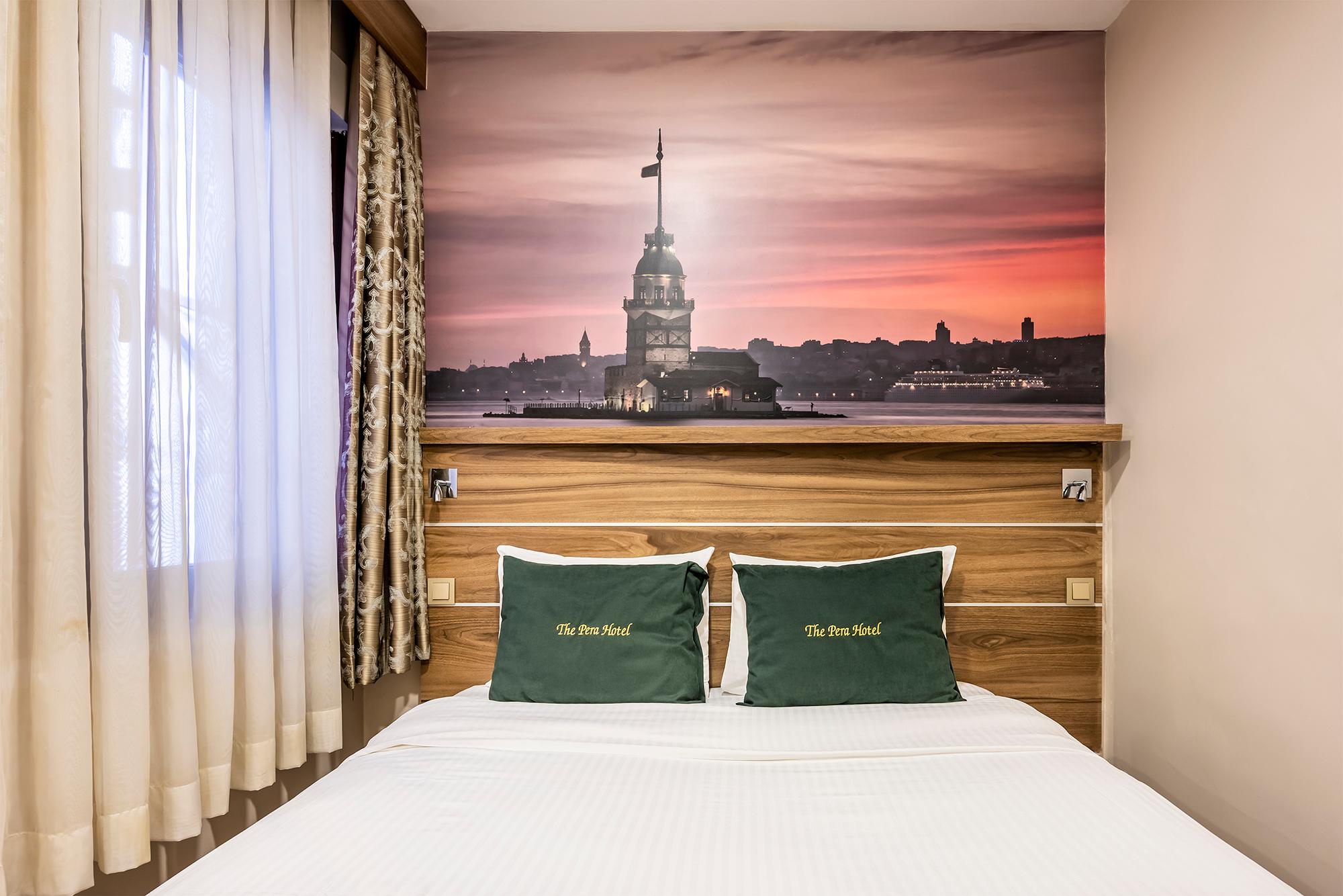 Economy, Queen Bed, No Window