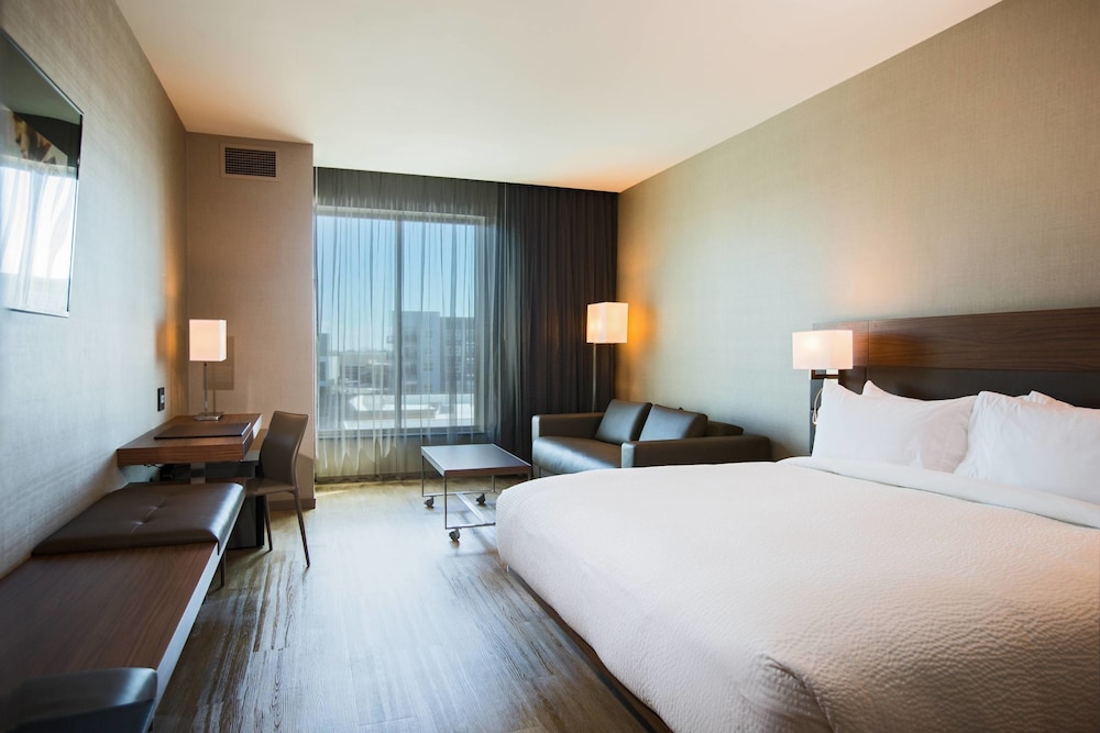 Ac Hotel By Marriott Cincinnati At Liberty Center 9/50