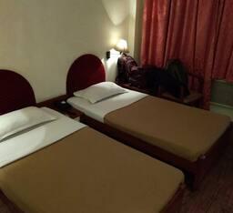 HOTEL GOUTHAM MANOR 16/25