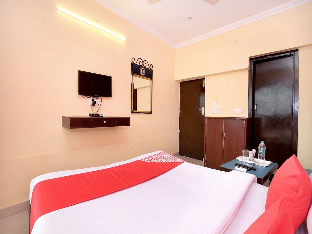 Oyo 4256 Hotel Rajmahal 9/16