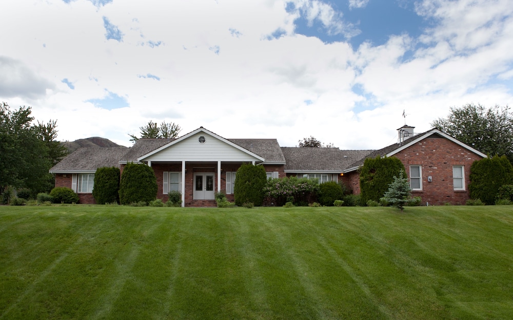 South Thompson Inn 62/69