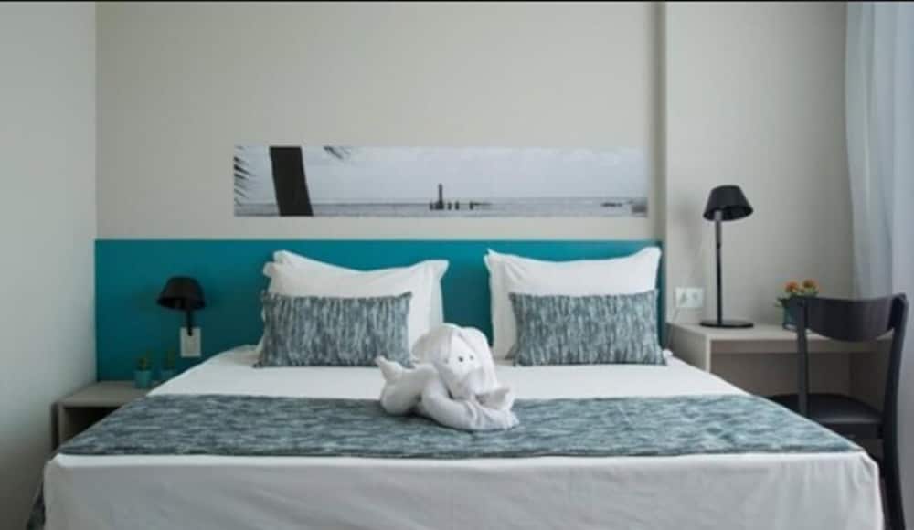 Acqua Suites 12/60