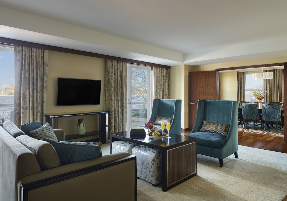 Battery Wharf Hotel Boston Waterfront 32/68