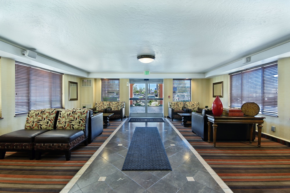 Oxnard Inn Lancaster, CA 34/59