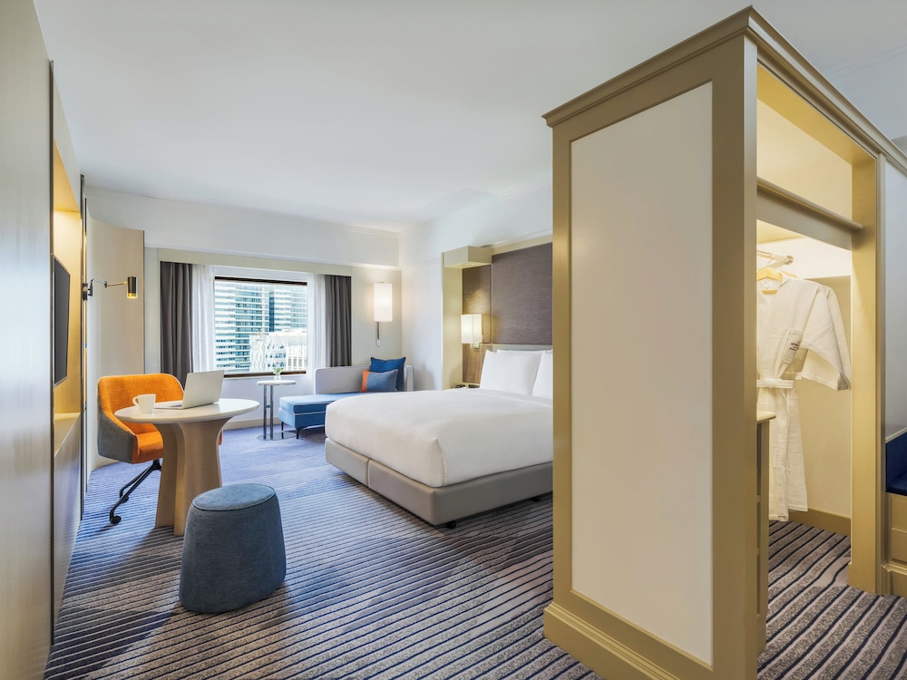 غرفة بريميوم بسرير كينج مع دخول صالة النادي للمدخنين، Crowne Plaza Bangkok Lumpini Park 2/5