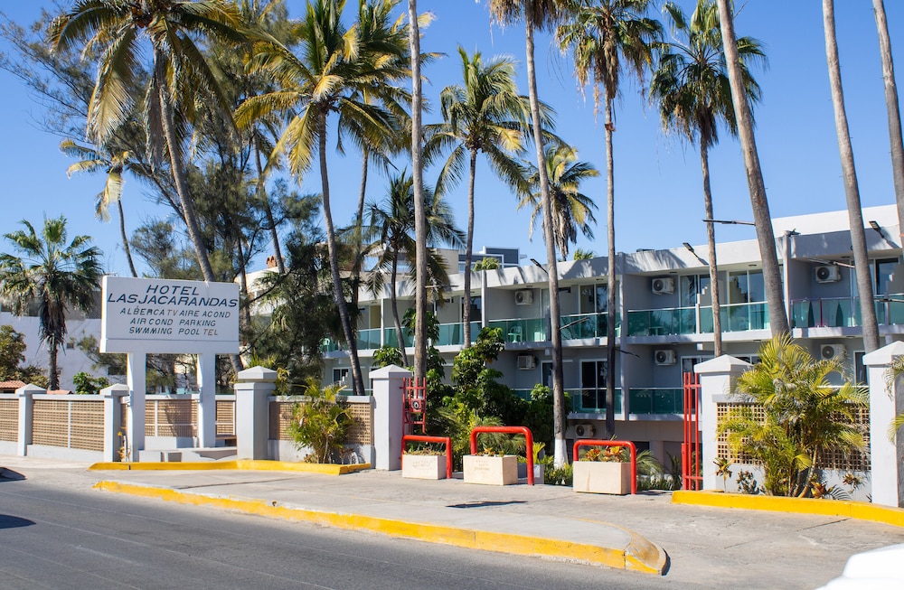 Las Jacarandas Hotel 33/37