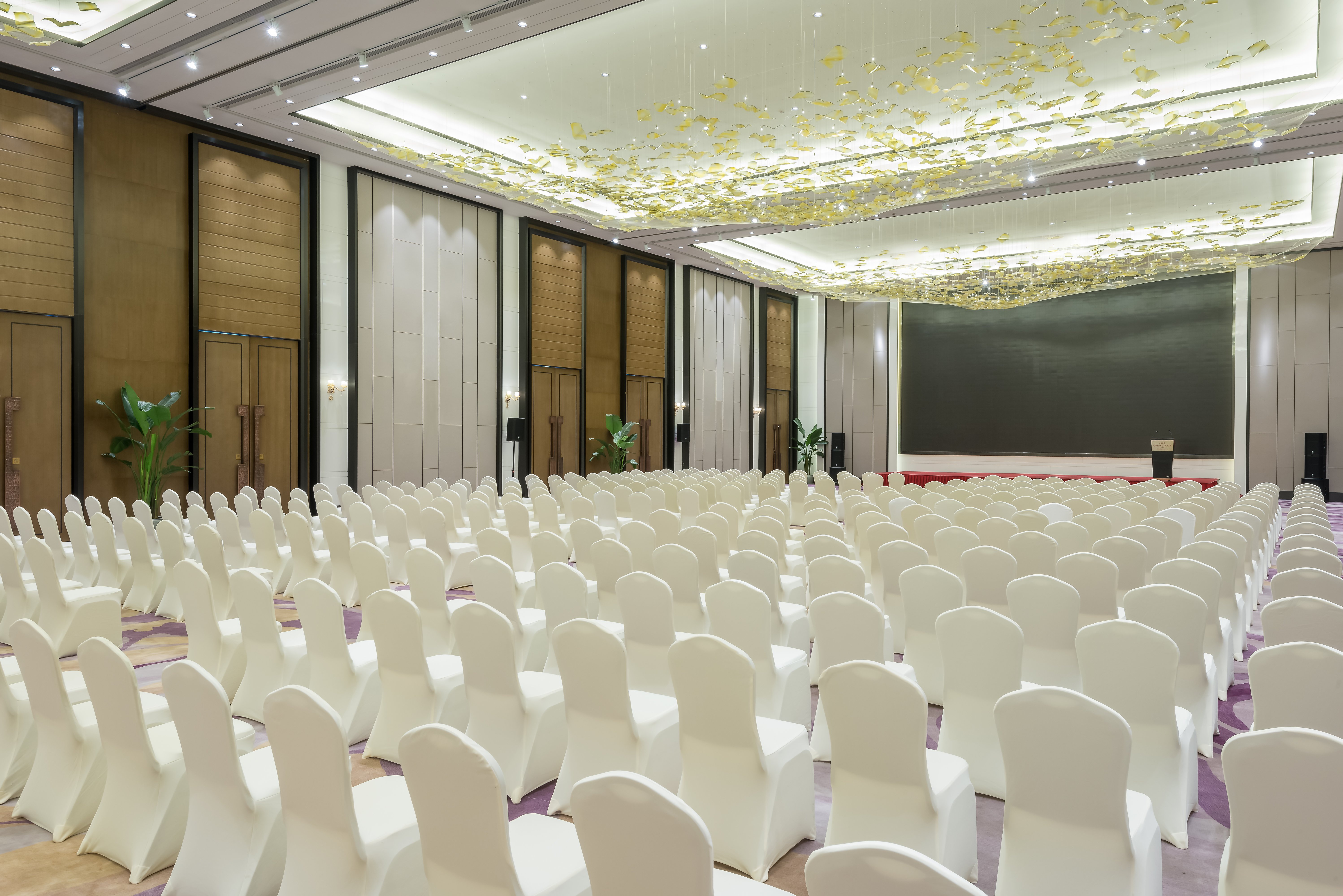 Crowne Plaza Yibin 25/36