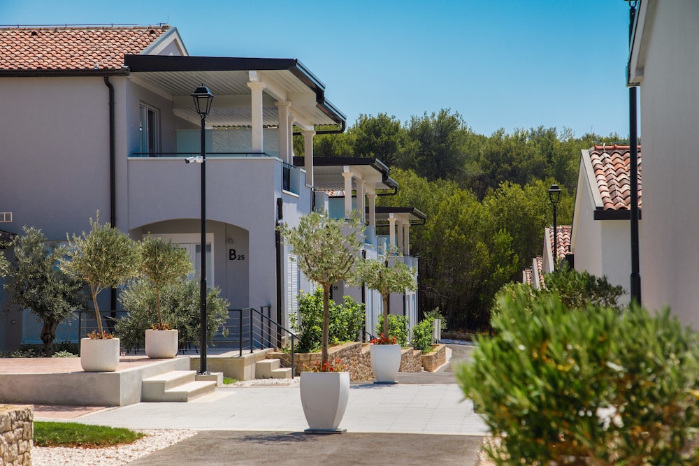 Gava Waterman Milna Resort 4/74