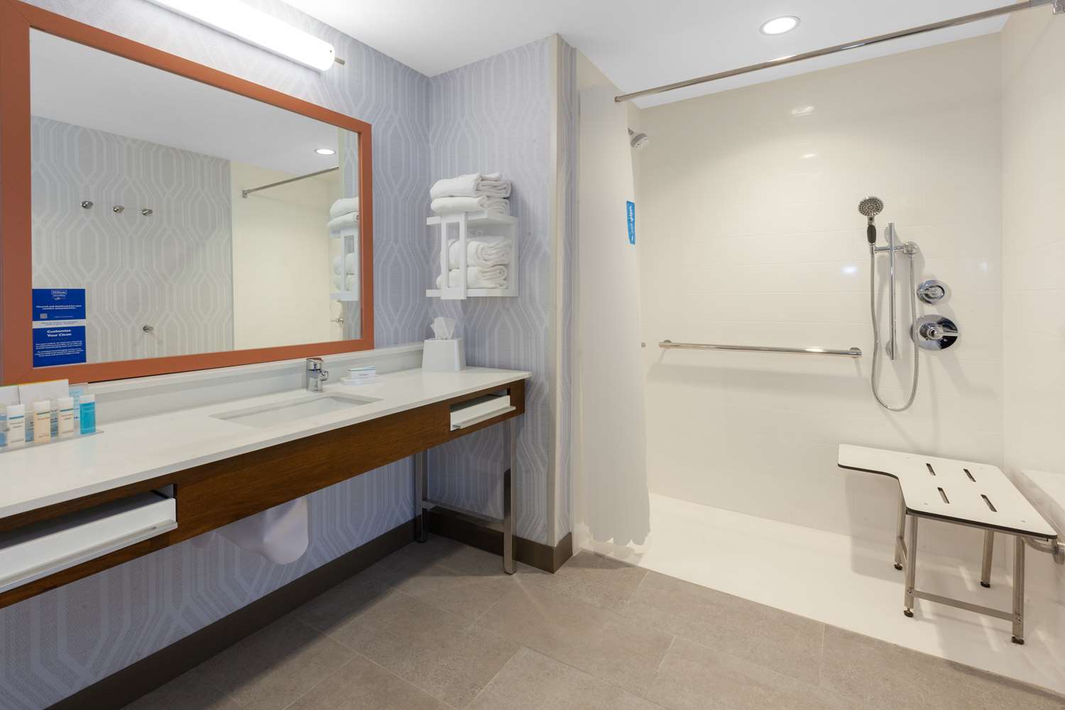 Hampton Inn Bloomfield Hills Detroit, MI 17/17