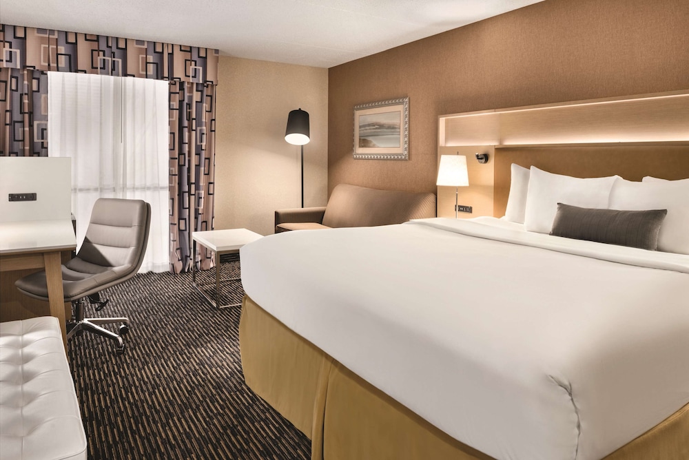 Urbana Hotel and Conference Center 13/35