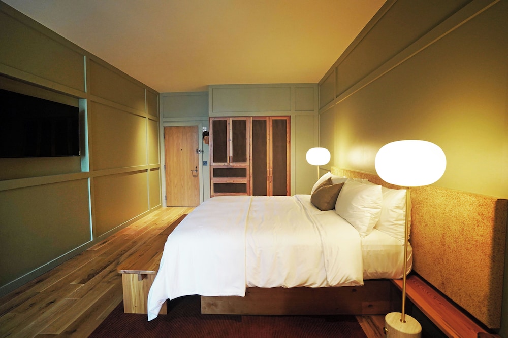Springs, King Bed
