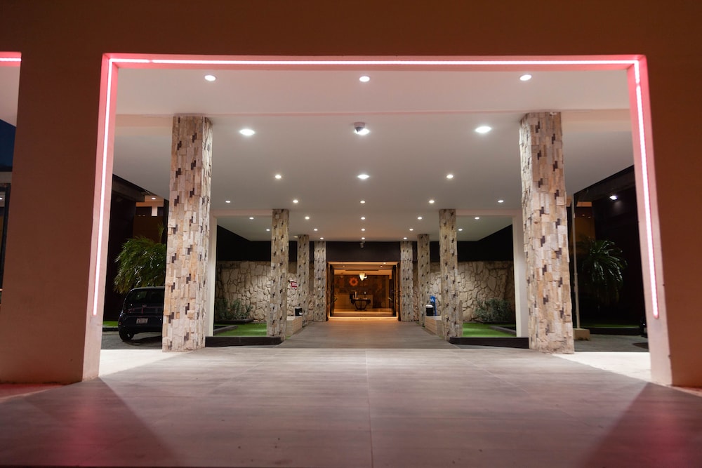 Curacao Airport Hotel 7/50