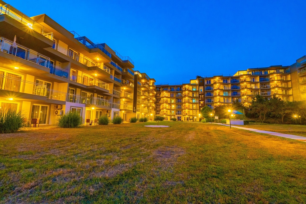Karya Family Resort 85/88