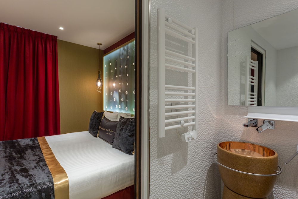 Les Bulles de Paris Hotel 11/64