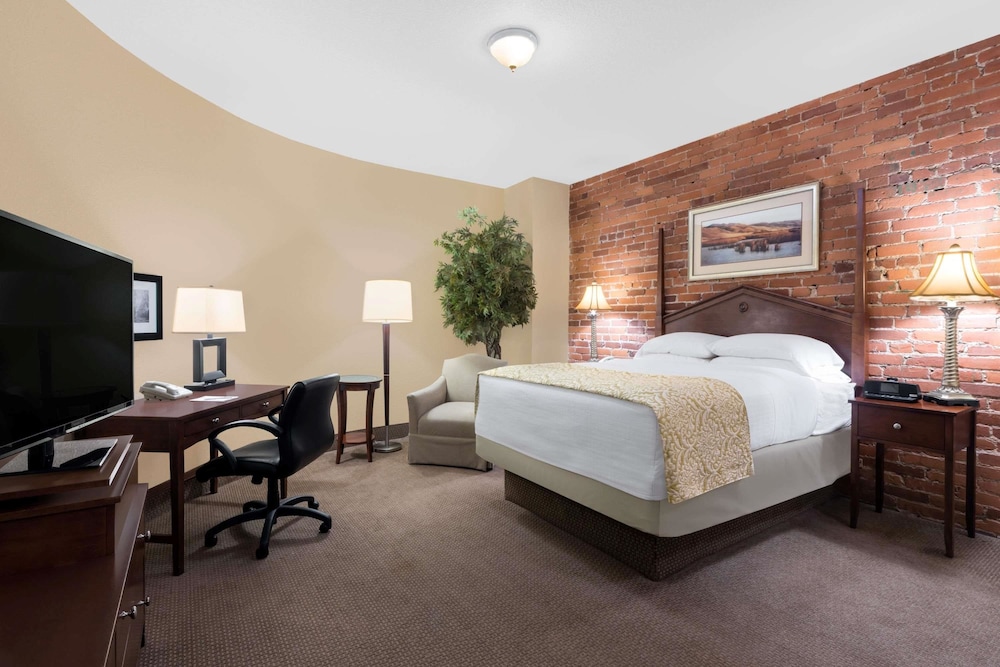 Hawthorn Suites By Wyndham Rome 12/24
