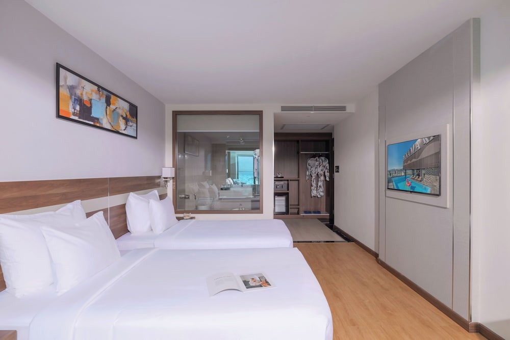DELUXE, TWIN BEDS, CITY VIEW, BALCONY