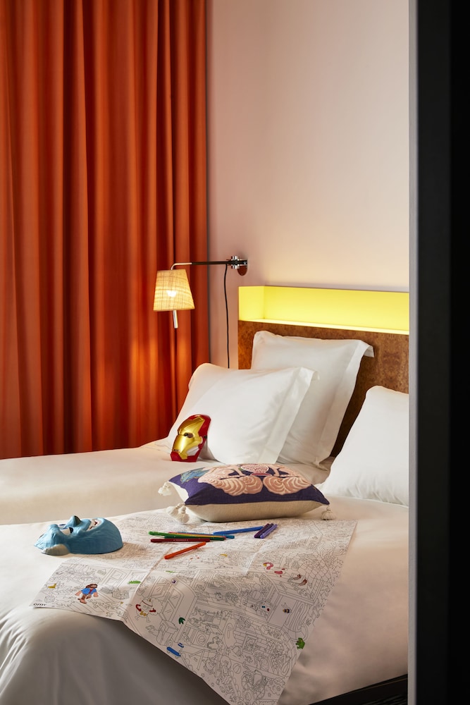 Mama, Medium, Twin Beds