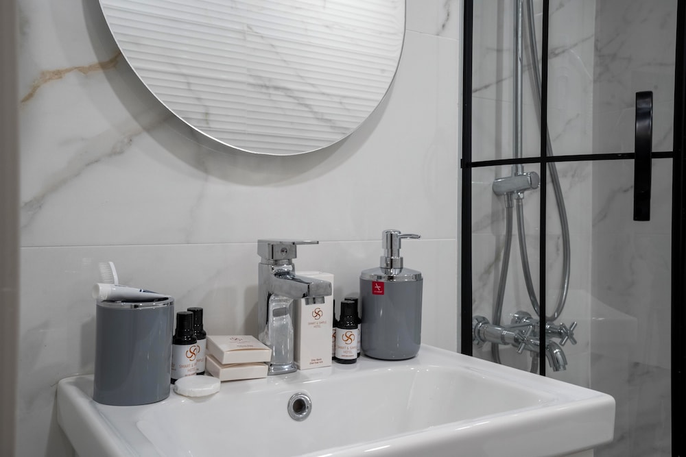 Smart and Simple Hotel Karakoy 50/50