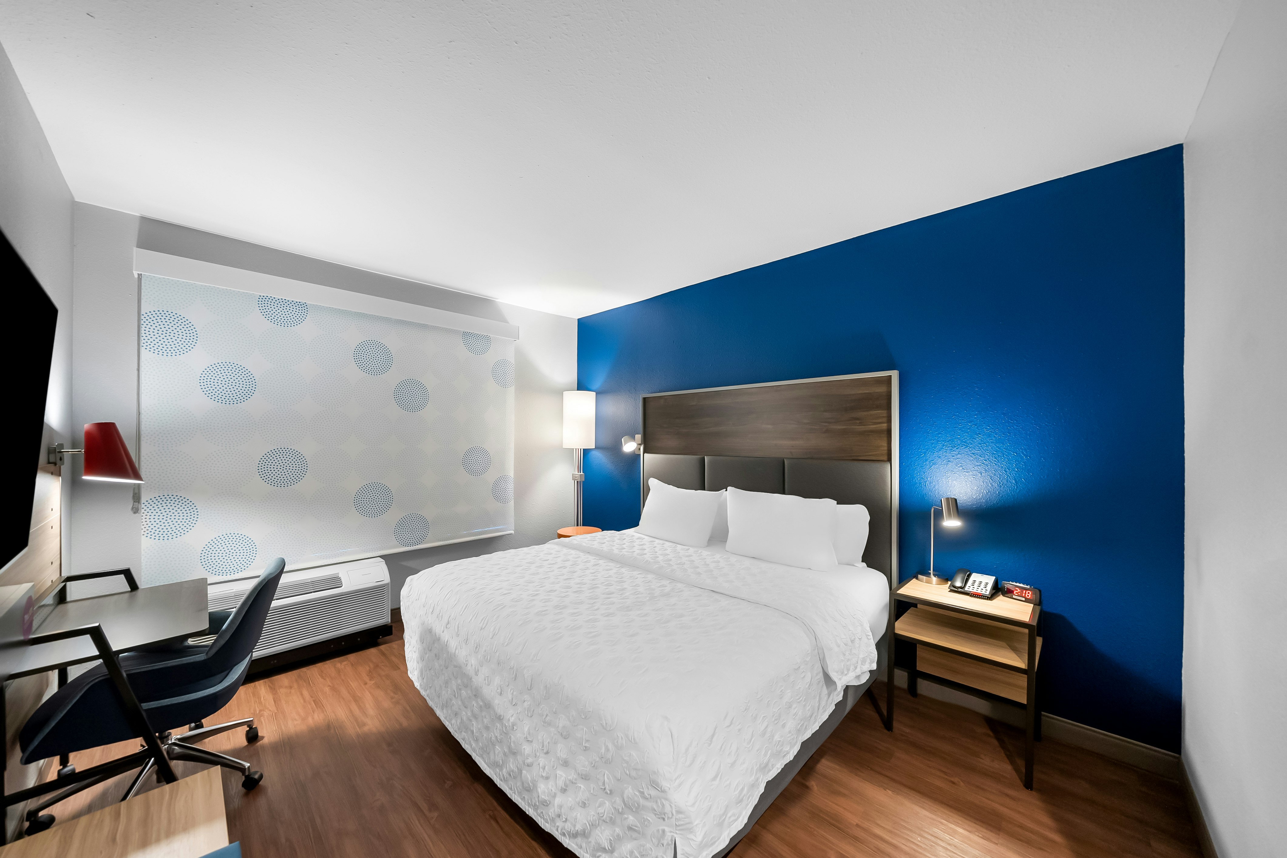 ROOM, KING BED