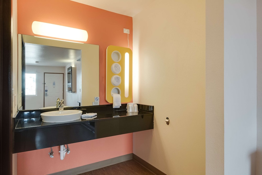 Motel6 Brownsville Tx North 55/55