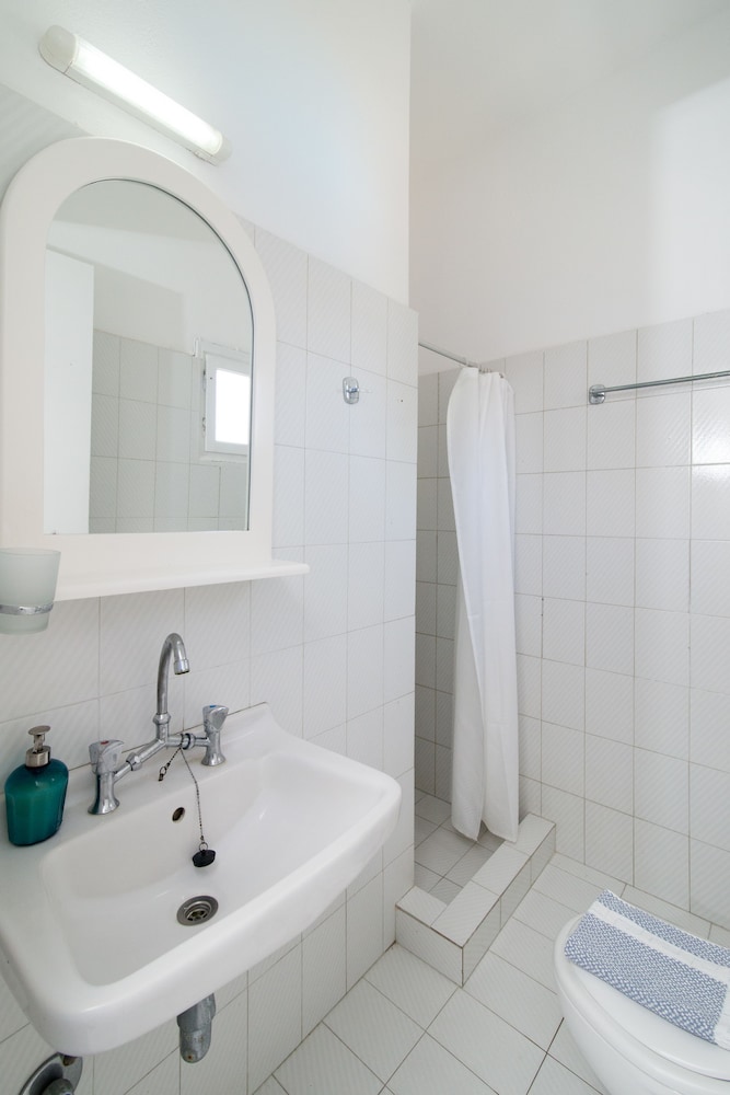Antonina Hotel Apartments 47/50