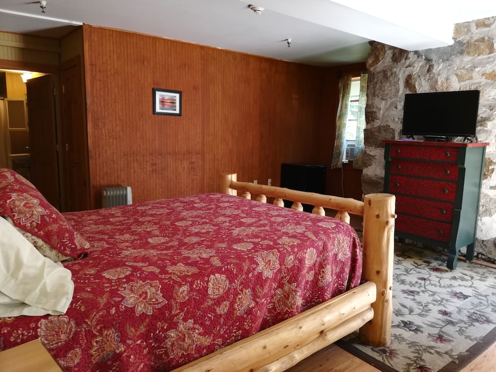 The Woods Inn 27/61