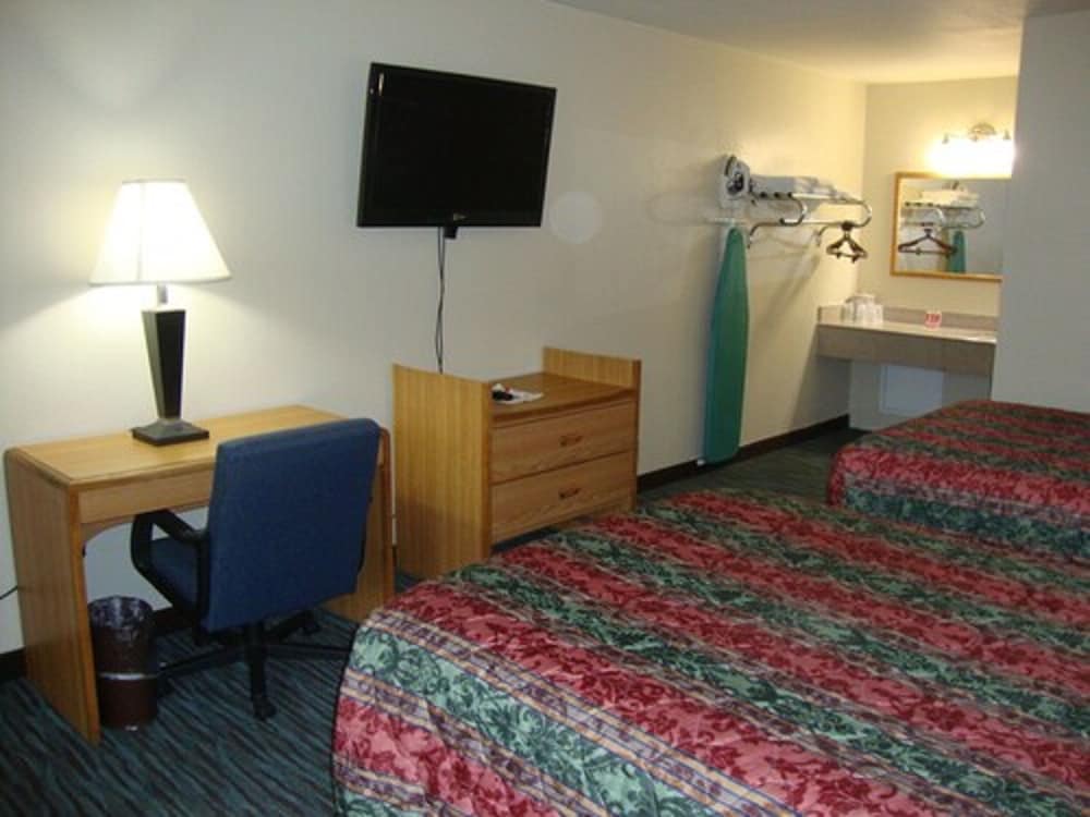 Econo Lodge Inn & Suites Jackson Northwest 11/38