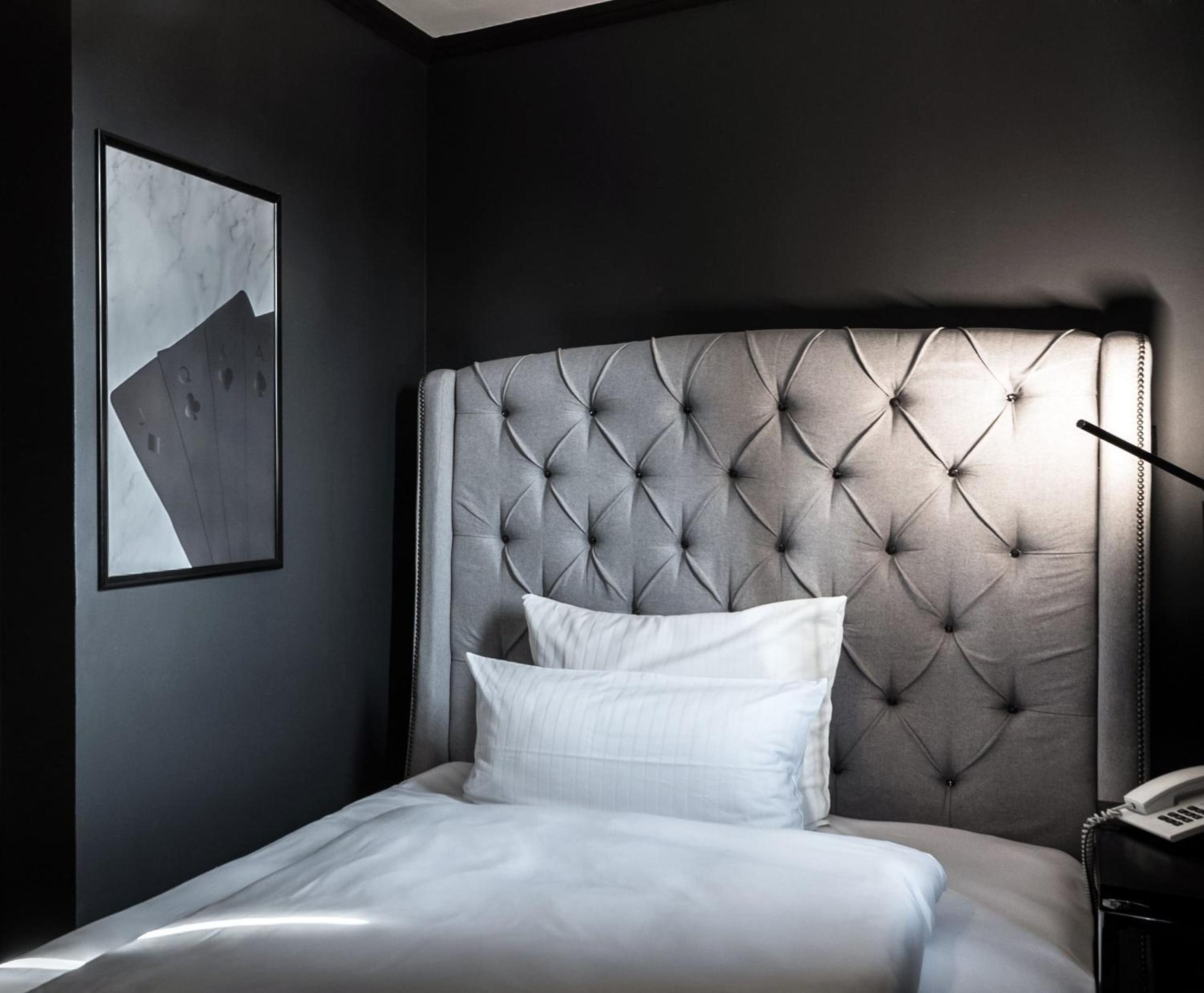 Room, Single, Shared Toilet