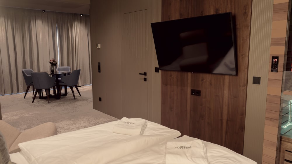 Superior, Suite, Queen Bed, Sauna