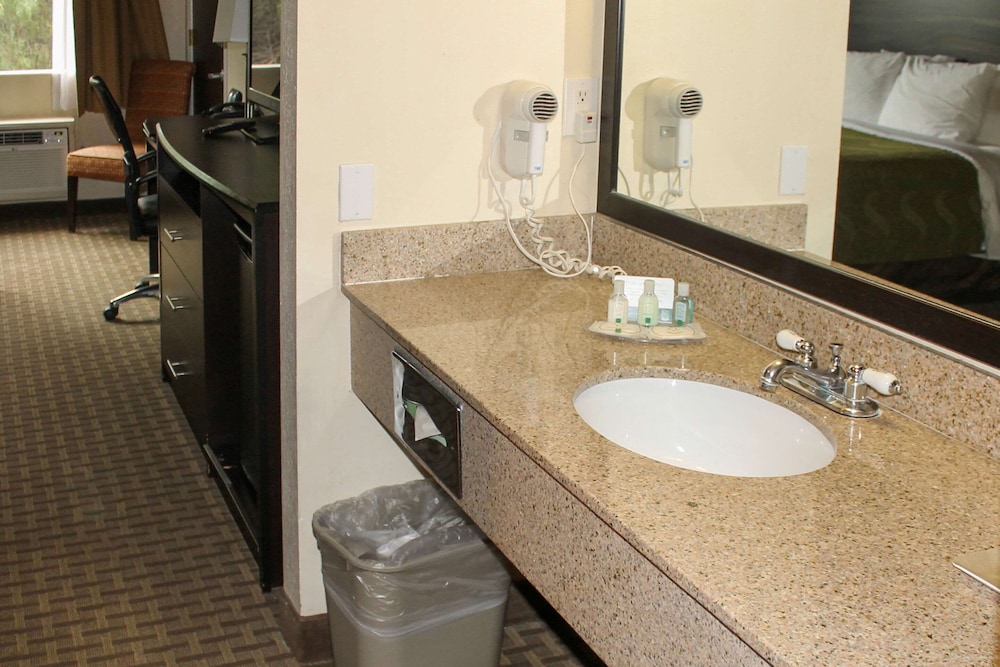 Comfort Inn Bathurst, NB 18/39