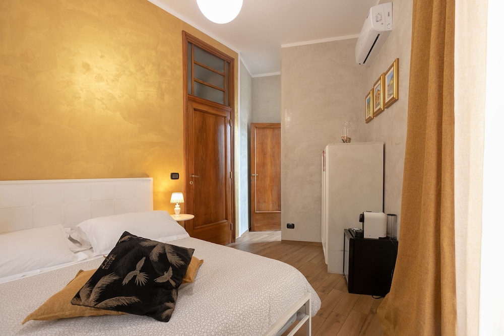 Golden Rooms 31/48