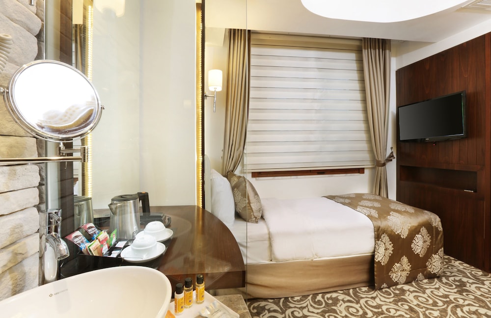 Pera Center Hotel 42/50