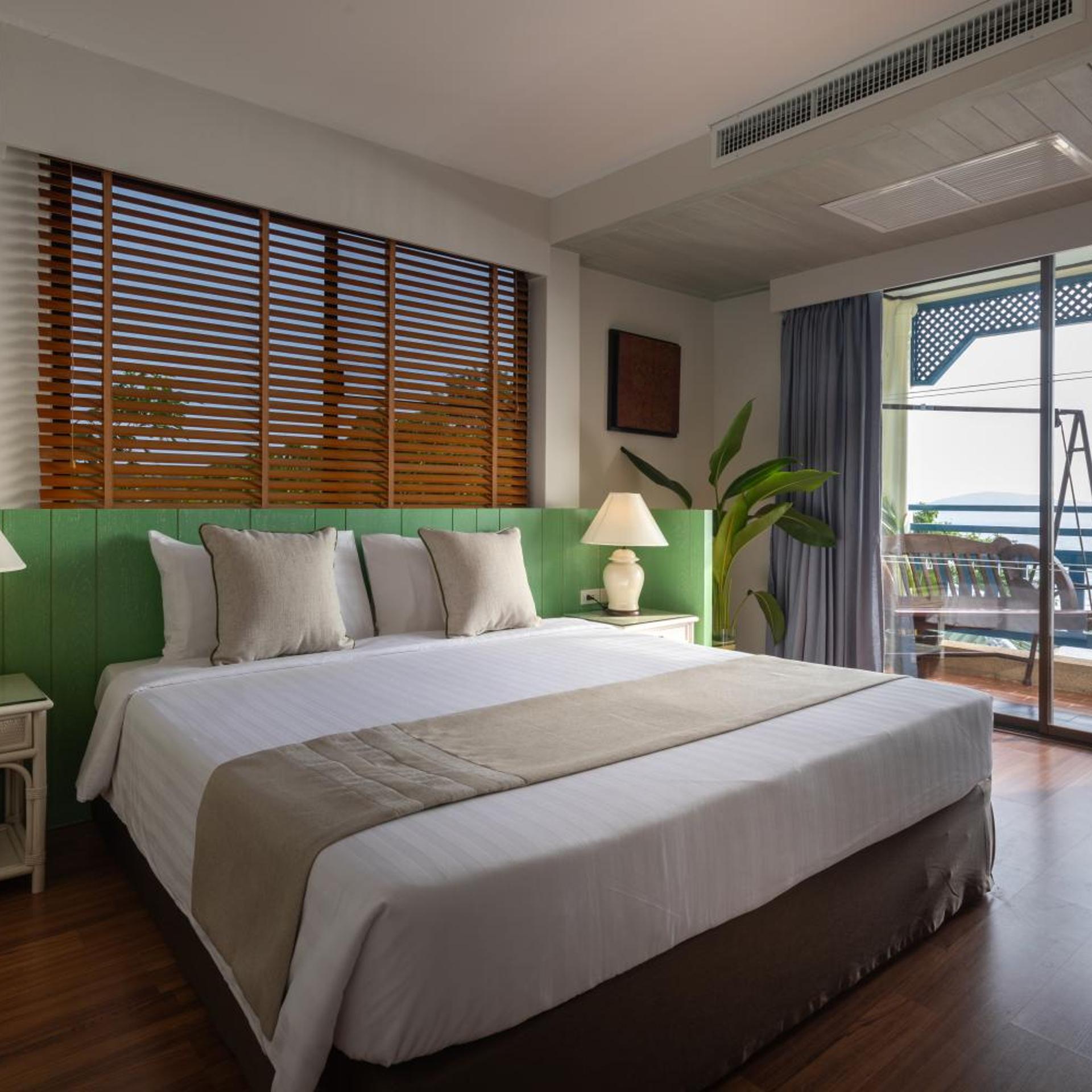 2 BEDROOMS, SUITE