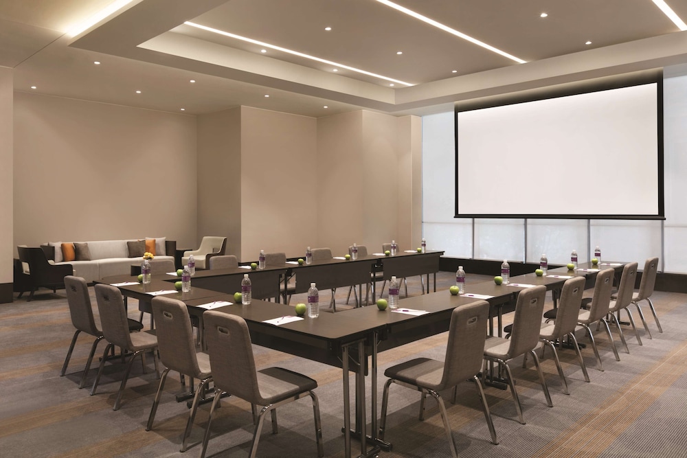 Hyatt Place Shanghai Tianshan Plaza 41/45