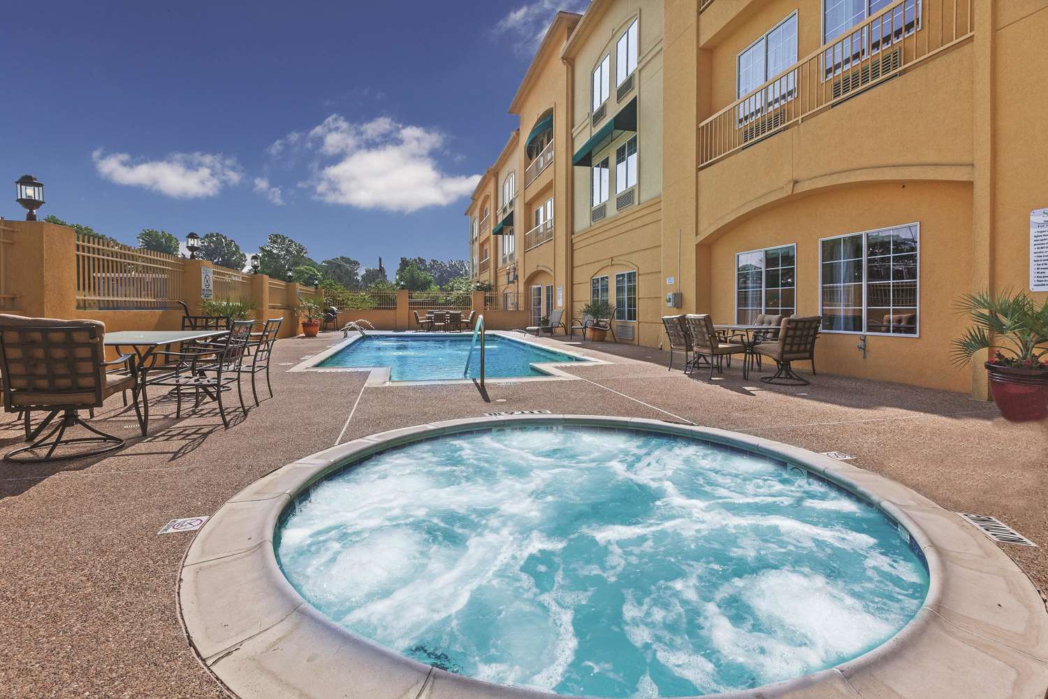 La Quinta Inn & Suites by Wyndham Livingston 17/18