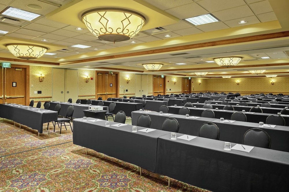DoubleTree by Hilton Denver Central Park 24/29