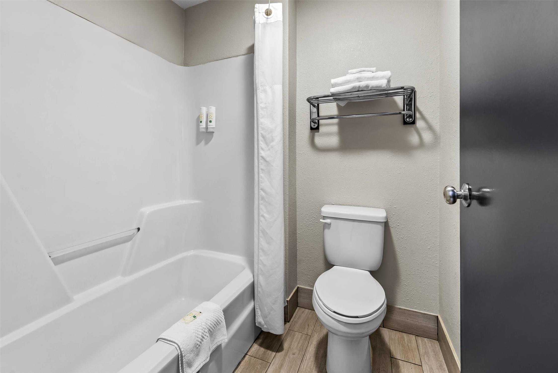 غرفة بسرير كينج، Quality Inn Richland - Jackson South 8/8