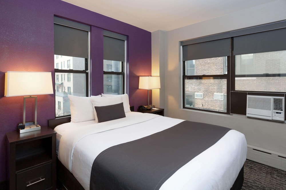DELUXE, DOUBLE BED, ACCESSIBLE