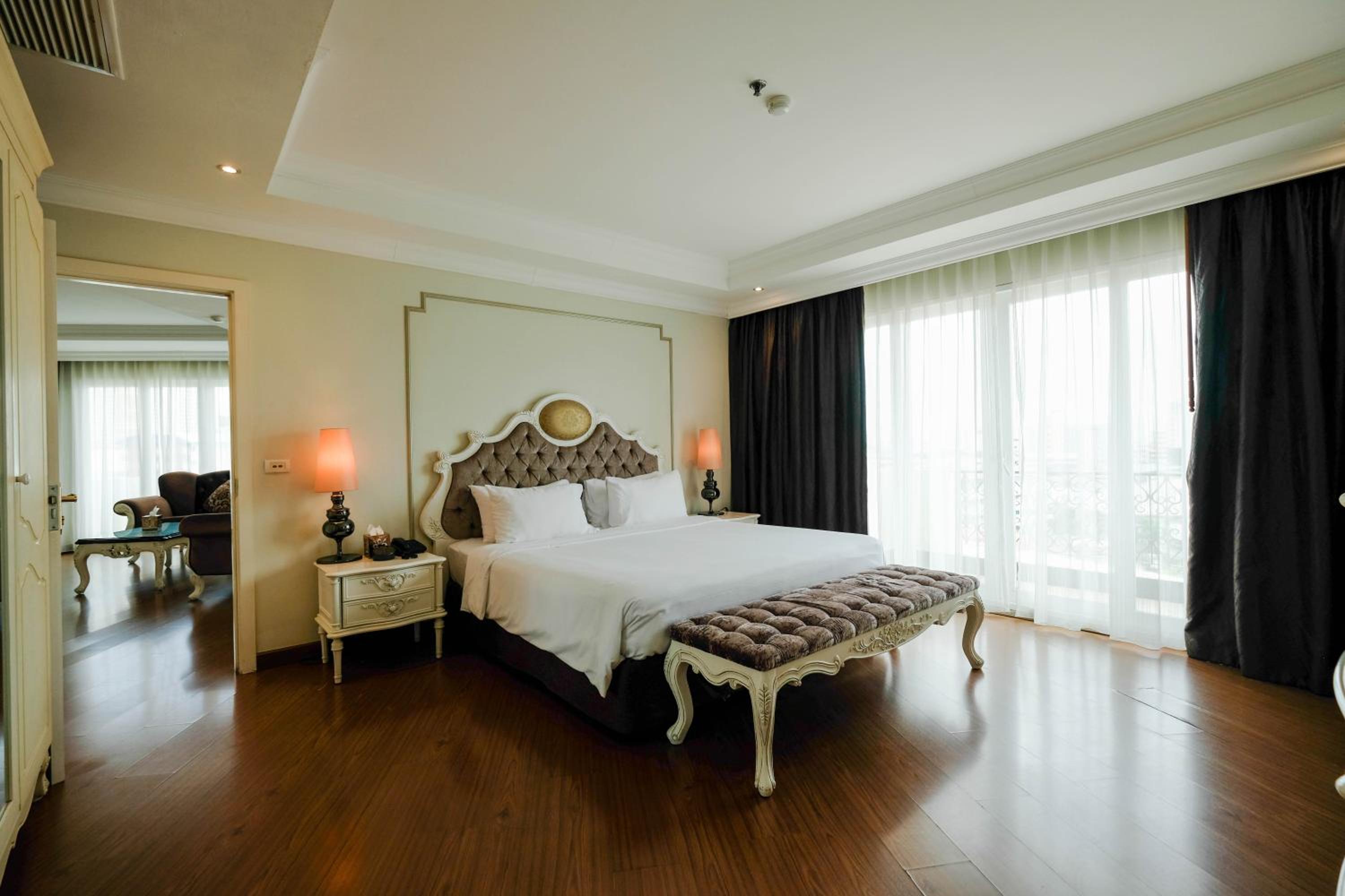 جناح بسرير كينج بغرفة نوم واحدة، LK Miracle Suite 2/10